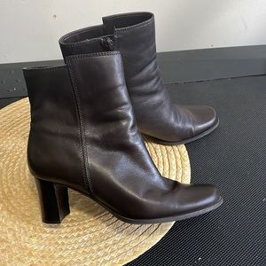 Greenwich Village Leather 2.5” Heel Ankle Bootie Size 7